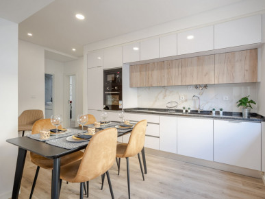 2-bedroom apartment in total renovation in Benfica Parish, Property for sale in EVW-0486FX