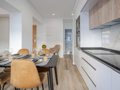 2-bedroom apartment in total renovation in Benfica Parish, Property for sale in EVW-0486FX