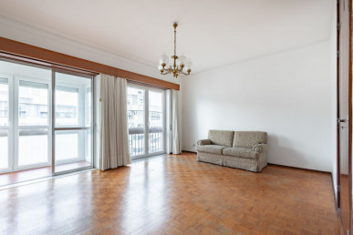 2-Bedroom Apartment in Setúbal | Elevator | Excellent Location, Property for sale in EVW-047VIH