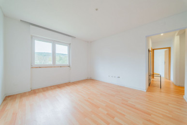 3-bedroom with great sunlight exposure and storage room, Property for sale in Oeiras, Lisbon, EVW-047WXD