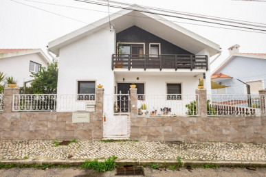 4-bedroom house near the beach in Charneca de Caparica, Property for sale in EVW-048140