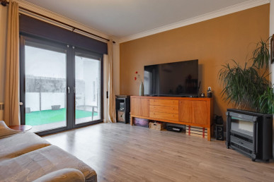 4-bedroom house near the beach in Charneca de Caparica, Property for sale in EVW-048140