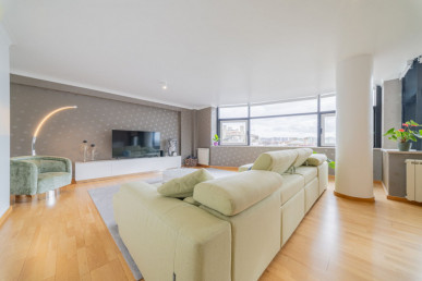 5-Bedrooms Duplex Apartment in Alvalade, Property for sale in EVW-047XQJ