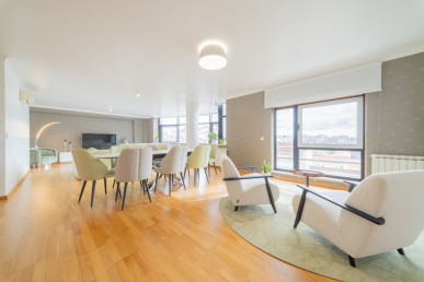 5-Bedrooms Duplex Apartment in Alvalade, Property for sale in EVW-047XQJ