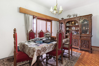 Villa with two independently usable units and garage, Property for sale in EVW-047VUT