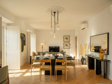 Elegant 2-Room-Serviced-Apartment in the heart of Lisbon with balcony, Property for sale in EVW-047WRV