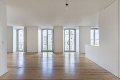 2-bedroom Fully Renovated in São Vicente with River View and Garage, Property for sale in EVW-047M1U