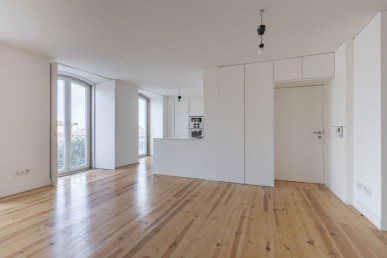 2-bedroom Fully Renovated in São Vicente with River View and Garage, Property for sale in EVW-047M1U