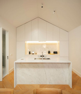 Elegant Two-Bedroom Serviced Penthouse in the Heart of Lisbon, Property for sale in EVW-047WRW