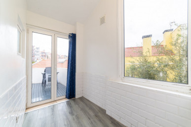 T1 in Graça with Terrace and Mezzanine, Property for sale in EVW-047T9I