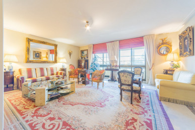 Excellent 4-bedroom apartment in a prestigious condominium in Avenidas Novas, Property for sale in EVW-02KRSY