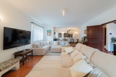 Fantastic 5-bedroom house with pool on Costa da Caparica, Property for sale in EVW-046ZX4