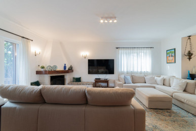 Fantastic 5-bedroom house with pool on Costa da Caparica, Property for sale in EVW-046ZX4