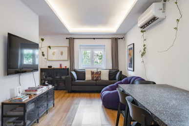 Excellent 3-bedroom house in Campolide, Property for sale in EVW-047QBR