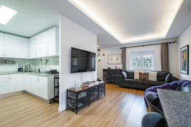 Excellent 3-bedroom house in Campolide, Property for sale in EVW-047QBR