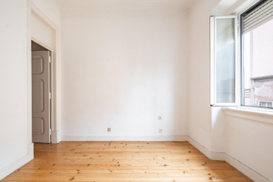 3-bedroom apartment with river view, Property for sale in São Vicente, Lisbon, EVW-0469FW