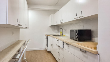 Renovated 4-Bedroom in Central Carnaxide, Property for sale in Lisbon, Lisbon, EVW-046ZEX