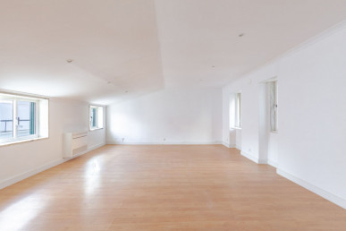 Luxury 2-Bedroom Penthouse with Balcony in Estrela, Property for sale in Estrela, Lisbon, EVW-046XVD