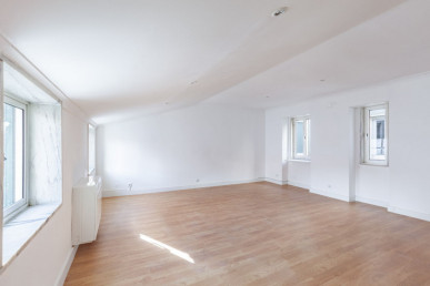 Luxury 2-Bedroom Penthouse with Balcony in Estrela, Property for sale in Estrela, Lisbon, EVW-046XVD