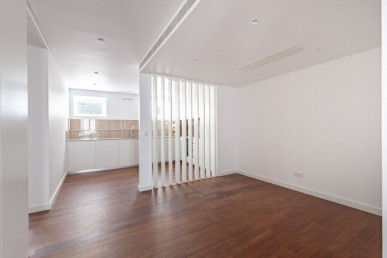 Extraordinary 3-Bedroom Duplex with Private Garden in the Heart of Arroios, Property for sale in Arroios, Lisbon, EVW-04673X