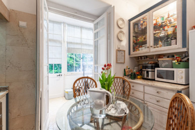 4-bedroom apartment with excellent light on Avenida Almirante Reis, Property for sale in Arroios, Lisbon, EVW-04790X