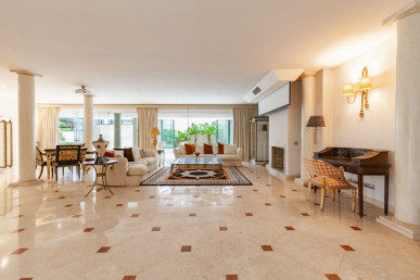 House with pool and garage in Alvalade, Property for sale in Lisbon, Lisbon, EVW-0479MM
