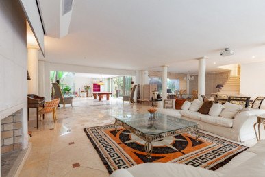 House with pool and garage in Alvalade, Property for sale in Lisbon, Lisbon, EVW-0479MM