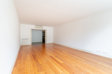 Three-bedroom apartment with parking in private condominium with pool in São Vicente, Property for sale in São Vicente, Lisbon, EVW-047F8S