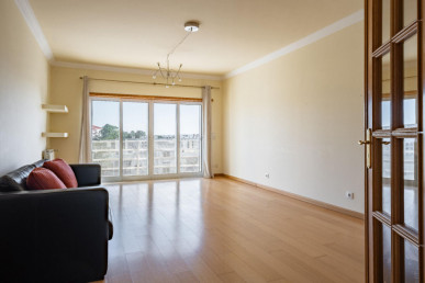 3-Bedroom Apartment with Sea View in Paço de Arcos, Property for sale in Lisbon, Lisbon, EVW-046UCQ