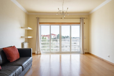 3-Bedroom Apartment with Sea View in Paço de Arcos, Property for sale in Lisbon, Lisbon, EVW-046UCQ
