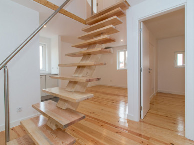 Renovated 2+1 Bedroom Duplex with River View in the Heart of Alfama, Property for sale in São Vicente, Lisbon, EVW-047242