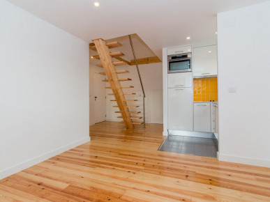 Renovated 2+1 Bedroom Duplex with River View in the Heart of Alfama, Property for sale in São Vicente, Lisbon, EVW-047242