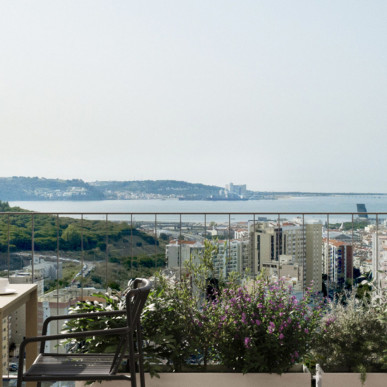 New 3-bedroom with balcony and views of Monsanto, Property for sale in Lisbon, Lisbon, EVW-047BHX