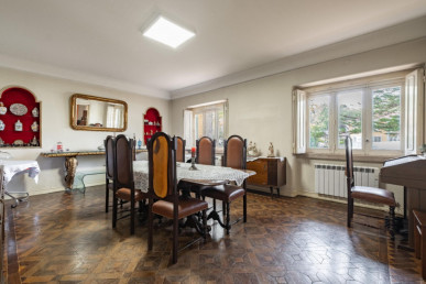 Detached House with 1,300 sqm Land in Alvalade, Property for sale in Lisbon, Lisbon, EVW-046Z13