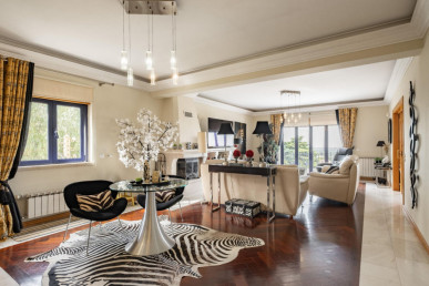Unique 10-Room Villa | Heated Indoor Pool | Views and Serenity over Palmela Castle, Property for sale in EVW-0470XY
