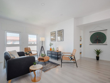 Renovated T3 near Colombo Shopping Center, Property for sale in Benfica, Lisbon, EVW-0478A8