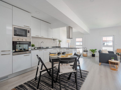 Renovated T3 near Colombo Shopping Center, Property for sale in Benfica, Lisbon, EVW-0478A8