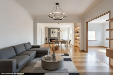 Two-bedroom Apartment in a House for Renovation in Paço de Arcos, Property for sale in Lisbon, Lisbon, EVW-0472GV