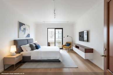 Two-bedroom Apartment in a House for Renovation in Paço de Arcos, Property for sale in Lisbon, Lisbon, EVW-0472GV