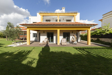 Elegant Villa with Privacy and Comfort in Barcarena, Property for sale in Barcarena, Oeiras, EVW-030T0L