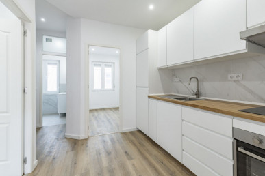 Villa in Sacavém with 12 Apartments — Excellent Investment Opportunity, Property for sale in Lisbon, Lisbon, EVW-046YG5