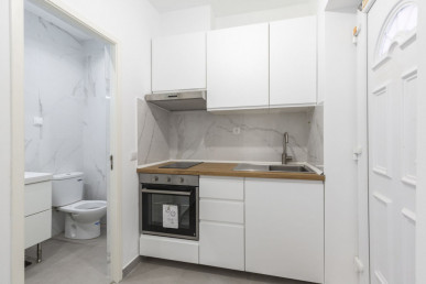Villa in Sacavém with 12 Apartments — Excellent Investment Opportunity, Property for sale in Lisbon, Lisbon, EVW-046YG5