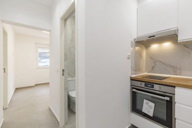 Villa in Sacavém with 12 Apartments — Excellent Investment Opportunity, Property for sale in Lisbon, Lisbon, EVW-046YG5