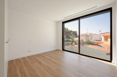 Detached 4 bedroom villa with 261m2 of ABP, with Pool and Garden, in Cascais, Property for sale in Cascais e Estoril, Cascais, DL33462