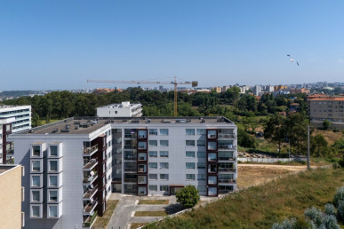 3 bedroom flat with 3 suites and closed box for 2 cars, in Canidelo, Property for sale in Canidelo, Vila Nova de Gaia, DL34238