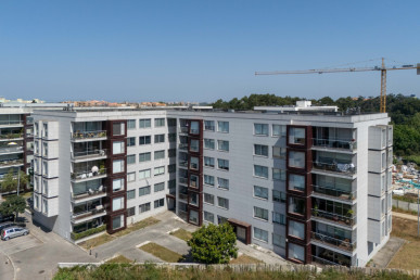3 bedroom flat with 3 suites and closed box for 2 cars, in Canidelo, Property for sale in Canidelo, Vila Nova de Gaia, DL34238