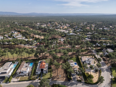 Land with 1,400m2, with Golf view, in Herdade da Aroeira, Property for sale in DL35115