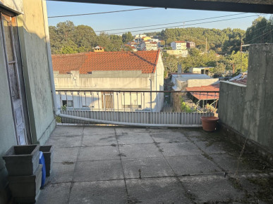Building with 460m2 and large land, in Milheiros, Maia, Property for sale in Milheirós, Maia, DL35093
