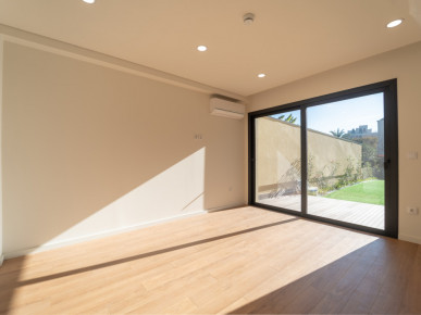 1+1 bedroom flat with garden in downtown Porto, Property for sale in Cedofeita, Santo Ildefonso, Sé, Miragaia, São Nicolau e Vitória, Porto, DL36301