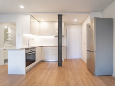 Furnished studio flat, in downtown Porto near Santa Catarina, Property for sale in Bonfim, Porto, DL35619